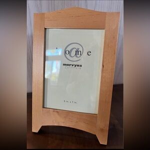 MERVYN’S AT HOME Wooden 5x7 Photo Frame in Fun Shape All Wood Frame with Glass